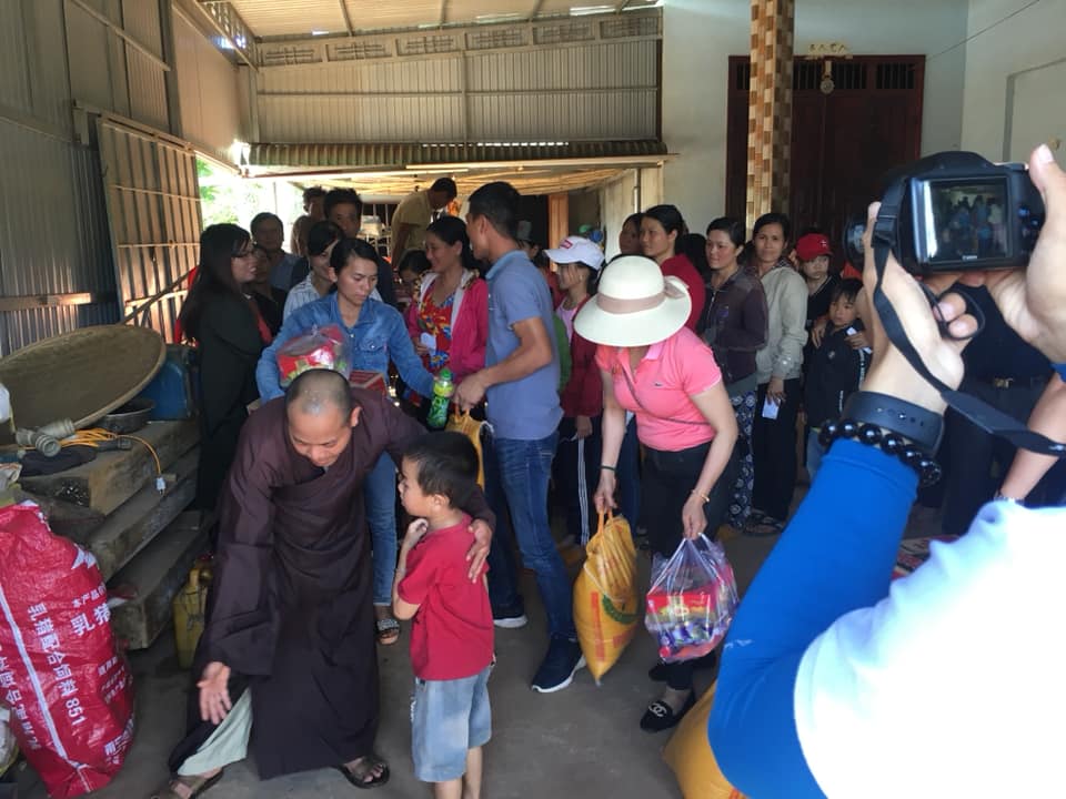 Đắk Nông: Chùa Thiện Phước tặng quà Tết cho bà con nghèo vùng cao