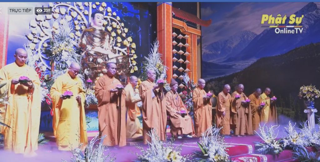 Hà Nội: Video đêm hoa đăng kính mừng Phật thành đạo tại chùa Bằng