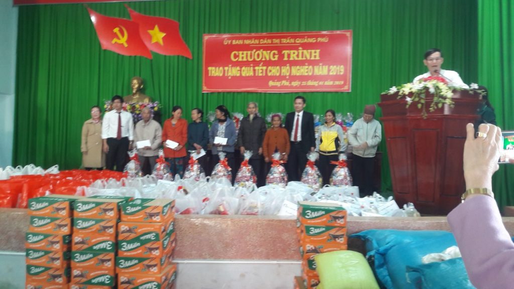 Đắk Lắk: Chùa Hoa Nghiêm tặng quà Tết cho bà con nghèo