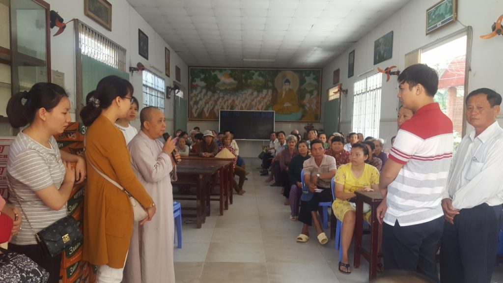 Tiền Giang: Trao Tặng Quà Tết Cho Bà Con Khó Khăn