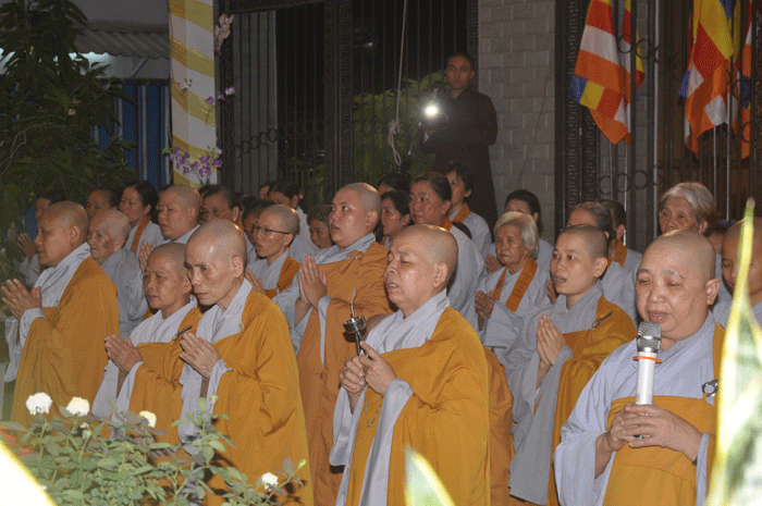 Tiền Giang: Khóa tu Gia hạnh mừng Phật Thành đạo tại chùa Tịnh Nghiêm