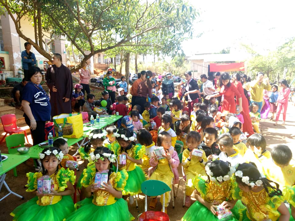 Đắk Nông: Ban Hoằng pháp tỉnh Tặng Giếng khoan cho trường Mầm non huyện Tuy Đức