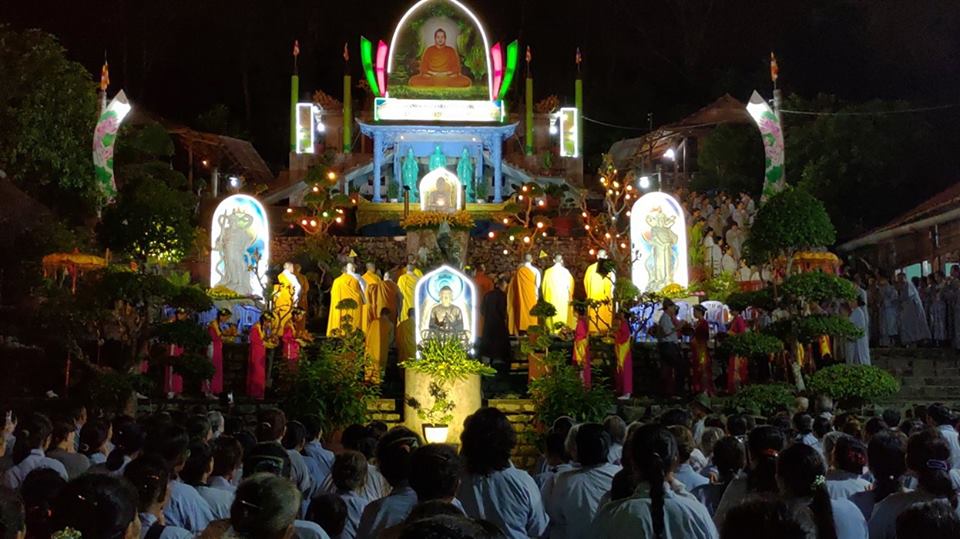 Bình Thuận: Chùa Quảng Đức tổ chức đêm hoa đăng kính mừng Đức Phật Thành Đạo