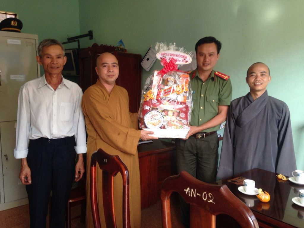 Đắk Lắk: BTS Phật giáo huyện Cư M'gar thăm chúc Tết các cơ quan ban ngành trong huyện