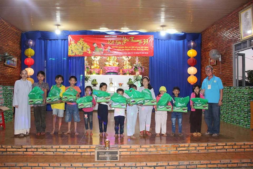 Đắk Nông: Chương trình "Kết Nối Yêu Thương" đến các em Vùng cao nhân ngày Phật Thành Đạo