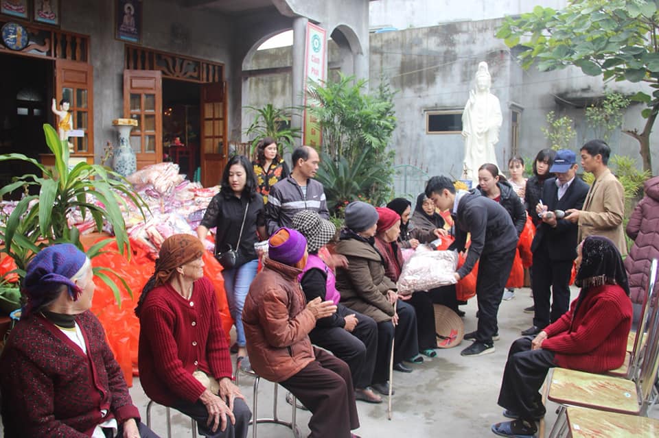 Hải Dương: Chùa Minh Sỹ tặng quà "Đông ấm tết vui" cho đồng bào nghèo