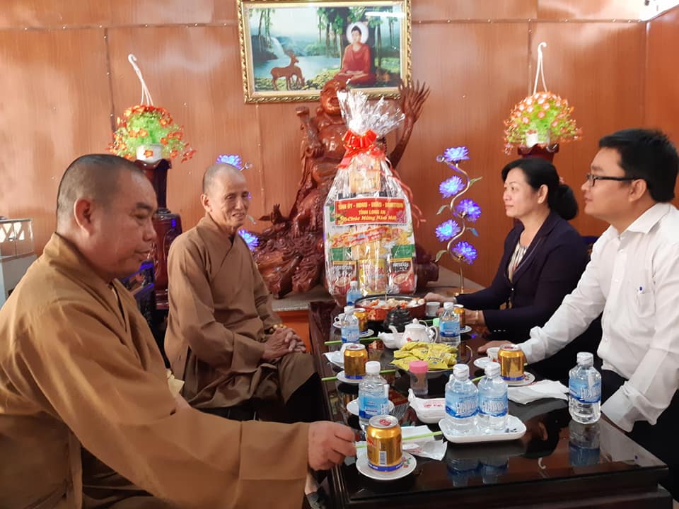 Long An: Phái đoàn các ban ngành tỉnh đến thăm và chúc tết Ban Trị sự GHPGVN liên huyện Tân Thạnh