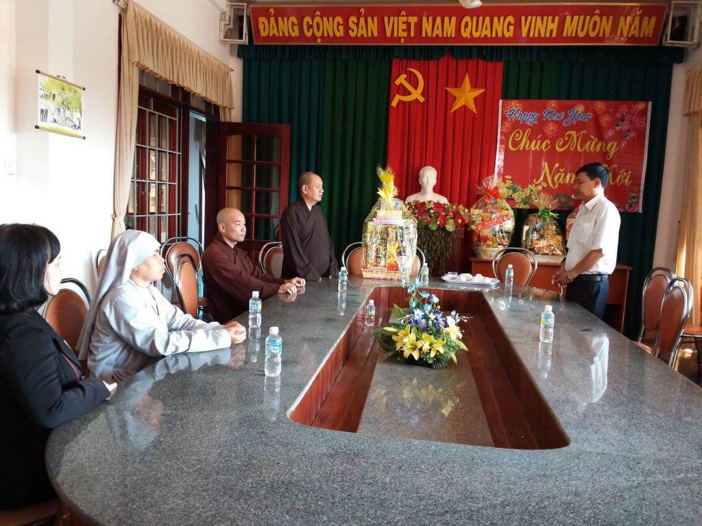 Bình Định: Phật giáo huyện Phù Mỹ thăm và chúc Tết lãnh đạo chính quyền