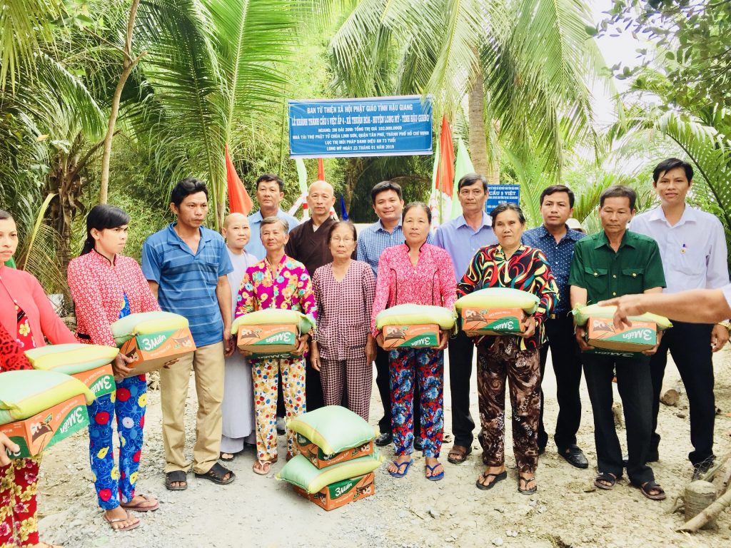 Hậu Giang: Khánh thành cầu nông thôn và tặng quà Tết đến bà con xã Thuận Hòa, Long Mỹ