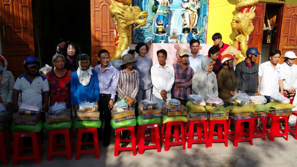 Cà Mau: Chùa Quang Hòa Trao Tặng 100 Phần Quà cho Người Nghèo Đón Tết