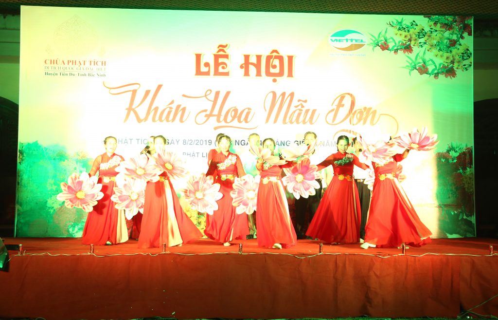 Bắc Ninh: Hàng vạn người đến tham dự Lễ hội Khán Hoa Mẫu đơn tại chùa Phật Tích