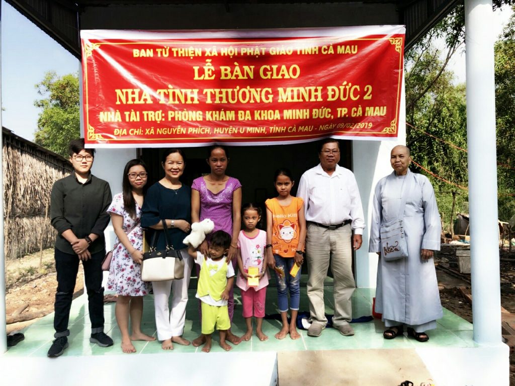 Cà Mau: Ban Từ thiện Xã hội Phật giáo tỉnh trao nhà tình thương cho hộ nghèo