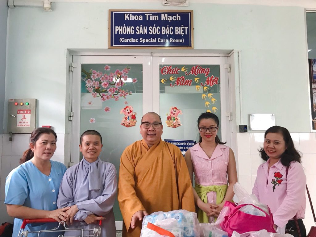 TP.HCM: Đạo tràng Tịnh viện Thanh Lương chia sẻ những phần quà yêu thương đến các bệnh nhân Nhi đồng
