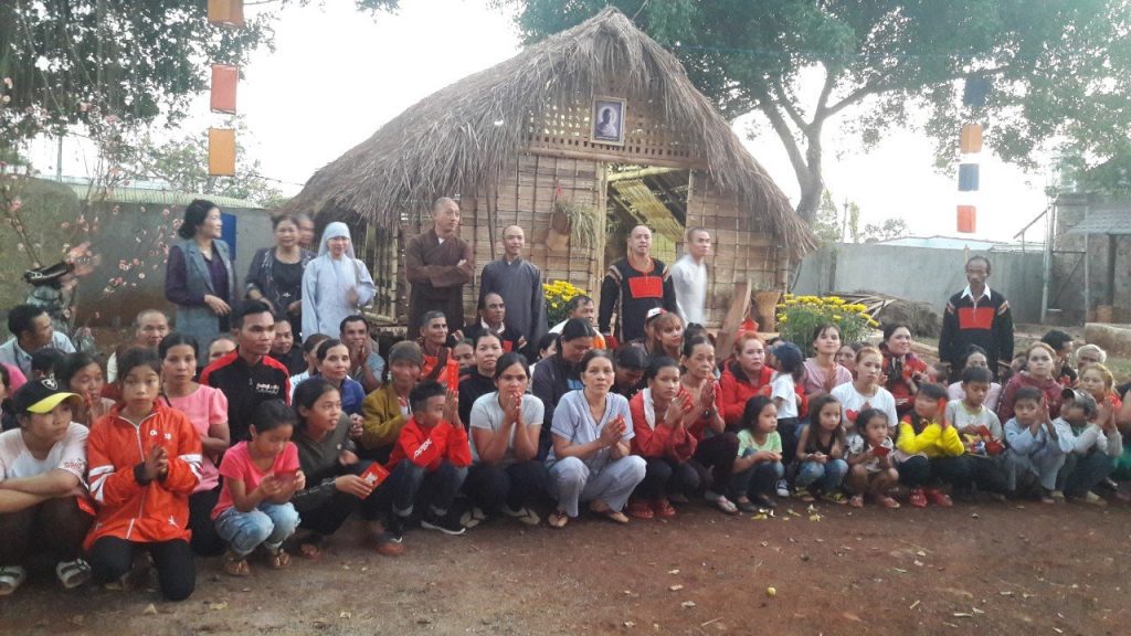 Đắk Lắk: Người Phật tử Ê Đê vui Tết cùng chư Tôn đức Tăng Ni huyện Cư M'gar