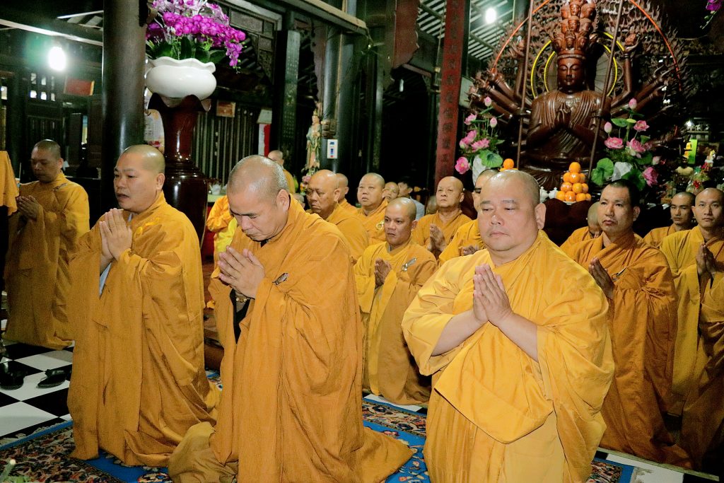 Bình Dương: Các ban ngành Phật giáo tỉnh chúc mừng Khánh tuế HT. Thích Huệ Thông