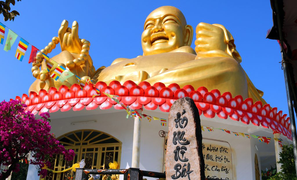 Trà Vinh: Lễ Khánh thành – An vị tôn tượng Phật Di Lặc tại chùa Liên Phước