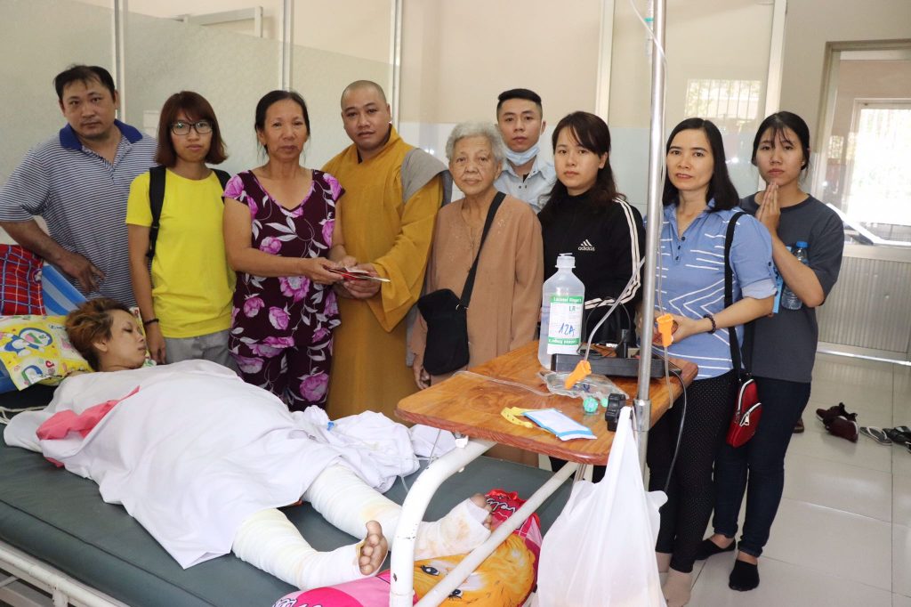 TP. Hồ Chí Minh: Tặng quà Tết đến các bệnh nhân đang nằm điều trị tại bệnh viện