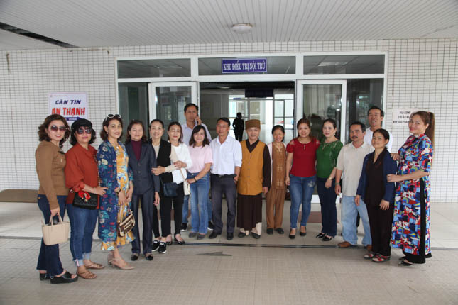 Đà Nẵng: Chùa Liên Trì tặng quà cho bệnh nhân Ung Bướu nhân dịp xuân Kỷ Hợi