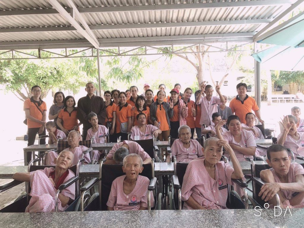 Khánh Hòa: Hội Từ Thiện Hoa Trái Từ Bi chăm sóc các cụ già neo đơn