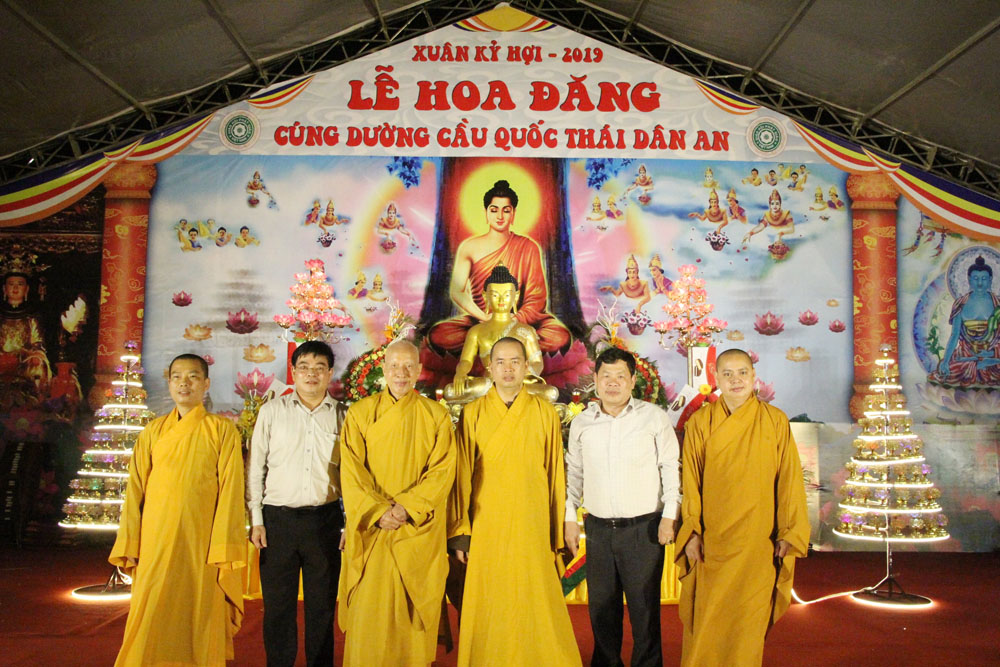 Vĩnh Phúc: Đại lễ thắp nến hoa đăng cầu quốc thái dân an