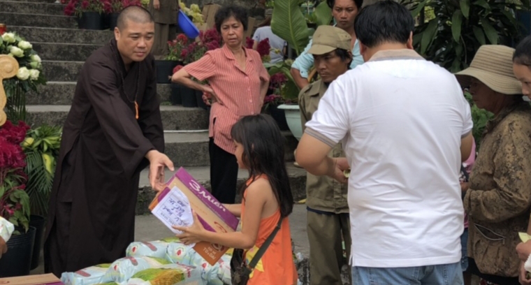 Bà Rịa Vũng Tàu: Chùa Phước Minh trao tặng yêu thương