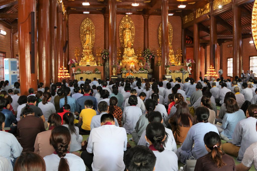 Bình Dương: Chùa Thiên Quang Tổ chức Khóa tu và tặng quà cho bà con khiếm thị nhân dịp Khánh Đản Bồ Tát Quán Thế Âm