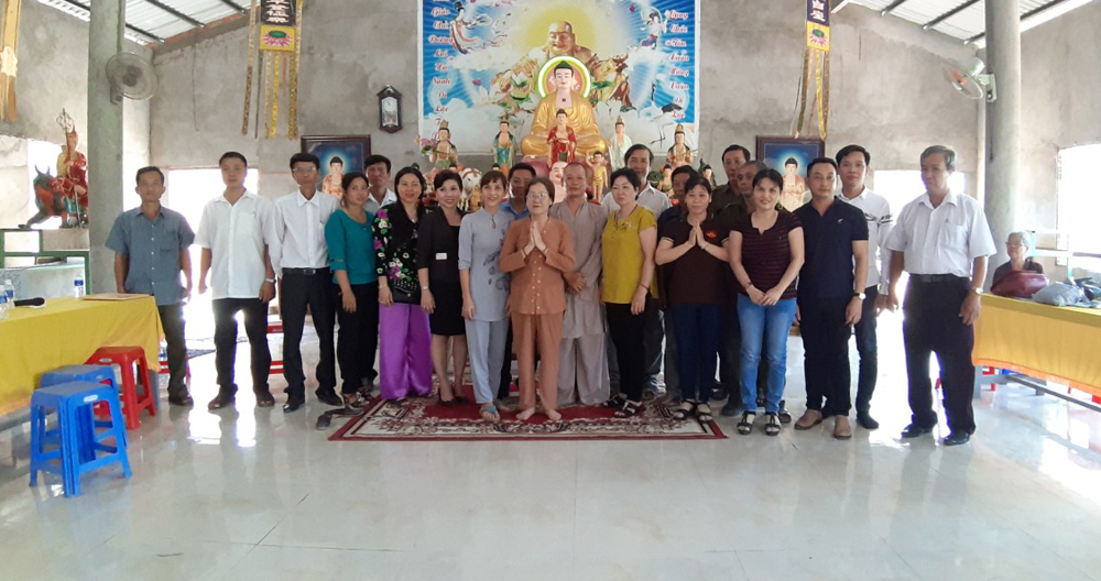 Kiên Giang: Chùa Quang Minh phát quà và khám chữa bệnh cho bà con nghèo