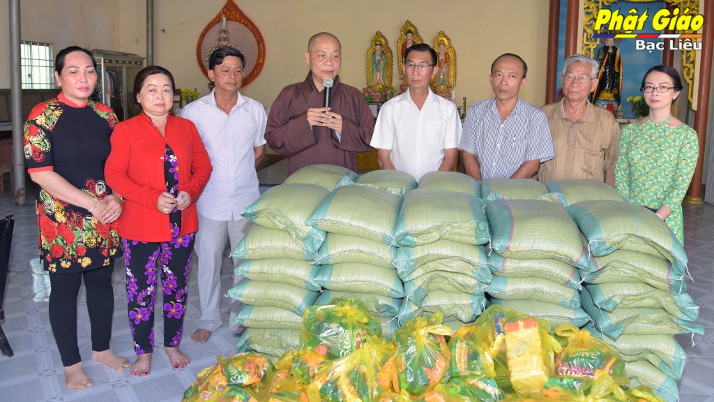 Bạc Liêu: Trao quà từ thiện tại Chùa Phước Điền