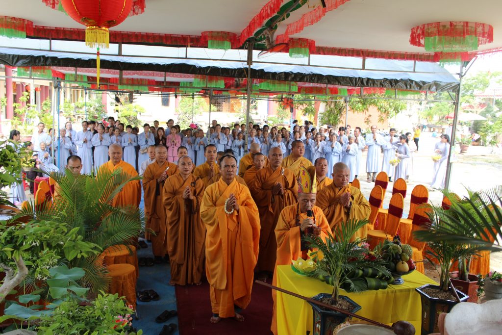 Bình Định: Phật giáo huyện Phù Mỹ trang trọng Lễ tắm Phật chào mừng Vesak 2019