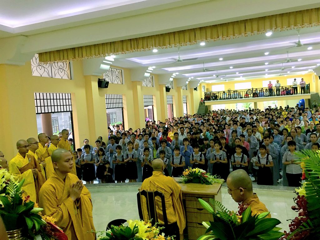 Bình Dương: Hơn 1.000 thiện nam, tín nữ tham dự lễ quy y Tam bảo