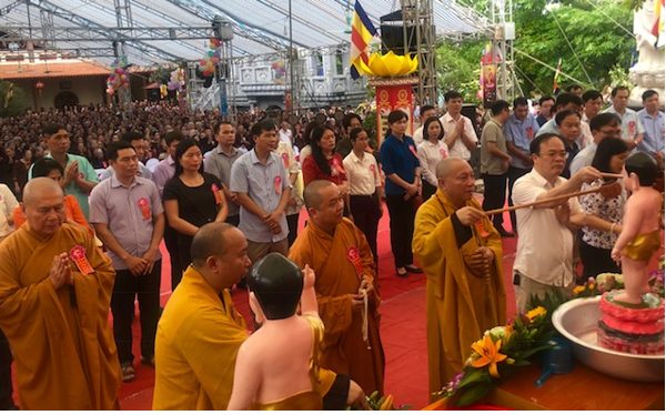 Tuyên Quang : Hơn hai nghìn Phật tử và người dân về tham dự Đại Lễ Phật Đản  –  PL : 2563,  DL: 2019