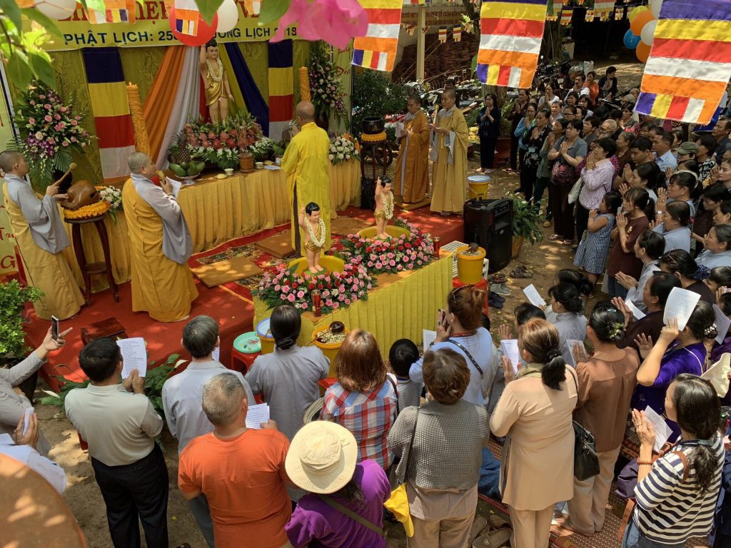 Bình Phước: Chùa Từ Quang tổ chức lễ tắm Phật và phát quà cho các hộ nghèo