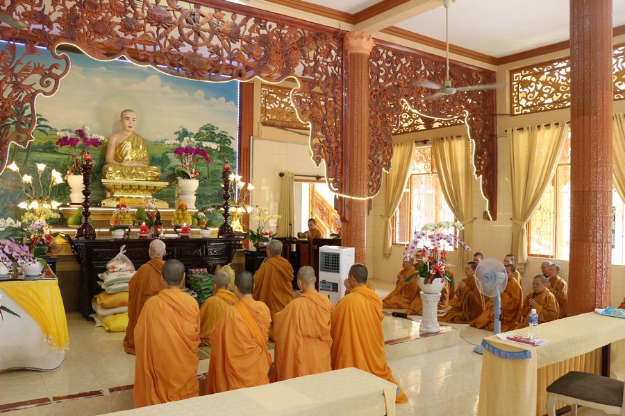 TP.HCM: Tổ đình Ngọc Phương cúng dường các trường hạ trong Thành phố