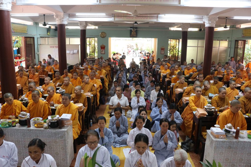 TP.HCM: Tịnh xá Ngọc Tân – Bình Dương, Tịnh xá Ngọc Nhân – Tây Ninh, Tịnh xá Phước Yên – Đồng Nai cúng dường trường hạ Ngọc Phương