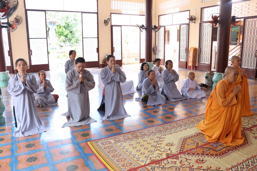 TP.HCM: Tịnh xá Ngọc Thạch, Tịnh xá Ngọc Minh, Tịnh xá Ngọc Thành cúng dường trường hạ Tổ đình Ngọc Phương