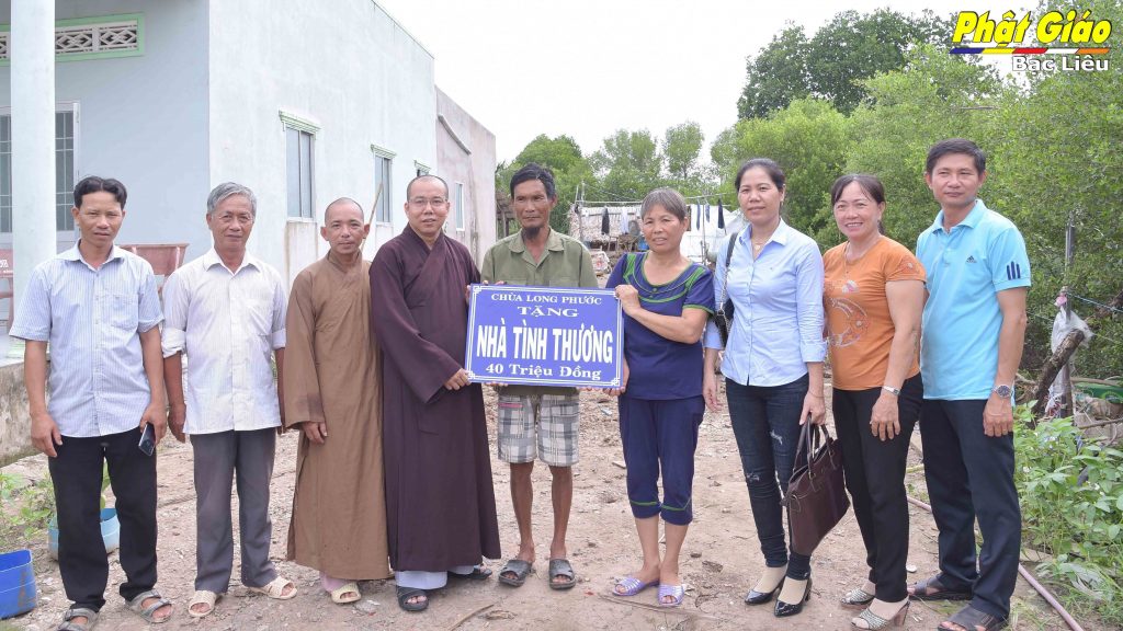 Bạc Liêu: Chùa Long Phước trao nhà tình thương tại huyện Hoà Bình