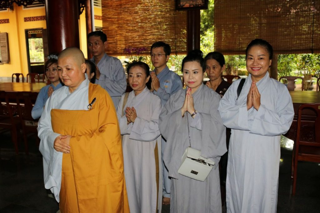Đồng Nai: Ni viện Vạn Hạnh cùng đoàn Phật tử cúng dường Hạ trường thiền viện Thường Chiếu