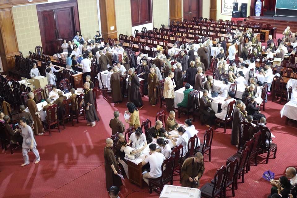 Hà Nội: Phái đoàn Đạo tràng Đạo Phật Ngày Nay chăm sóc sức khỏe các Hành giả trường Hạ Học viện Phật giáo Việt Nam tại Hà Nội