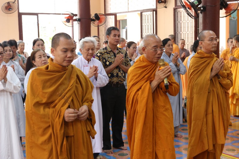 TP.HCM: Tịnh xá Trung Tâm – Bình Thạnh cúng dường trường hạ Tổ đình Ngọc Phương