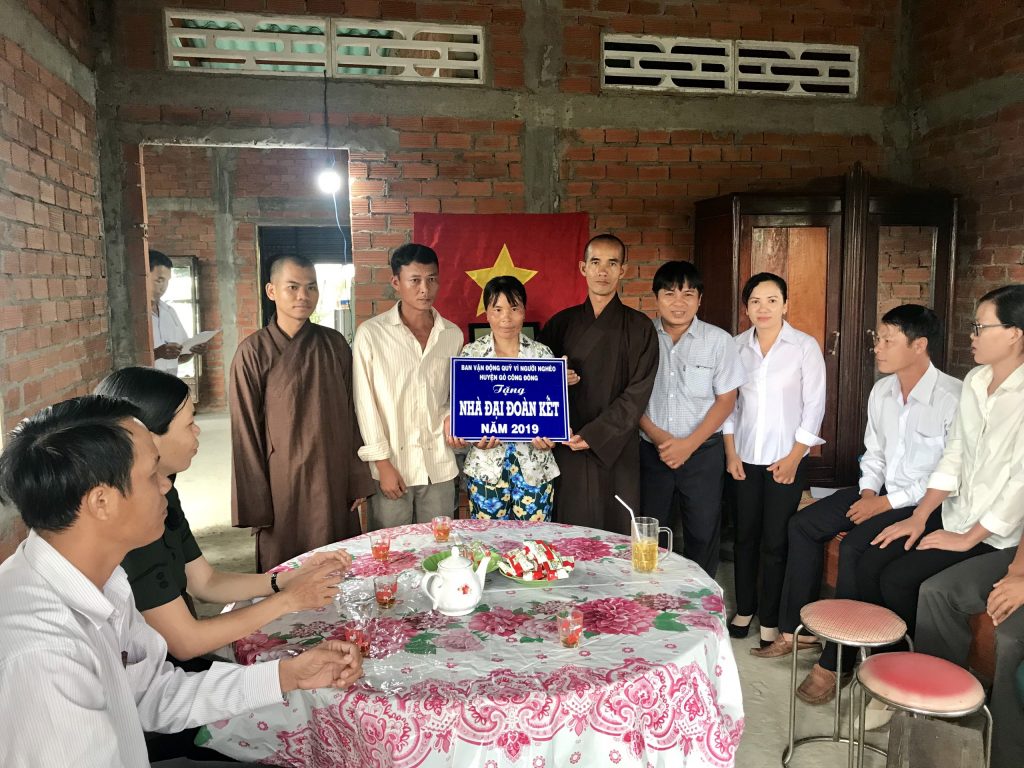 Tiền Giang: Phật giáo huyện Gò Công Đông tặng nhà Đại đoàn kết tại xã Tân Điền
