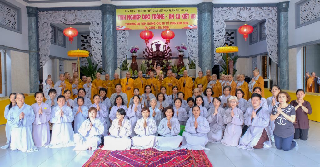 Phật giáo quận 1 - TP.HCM cúng dường 12 trường Hạ