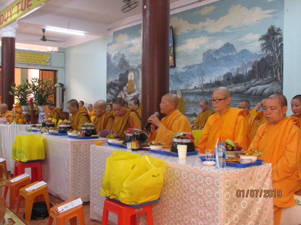 TP. HCM: Chùa Hồng Trung Sơn cúng dường Trường hạ tổ đình Ngọc Phương