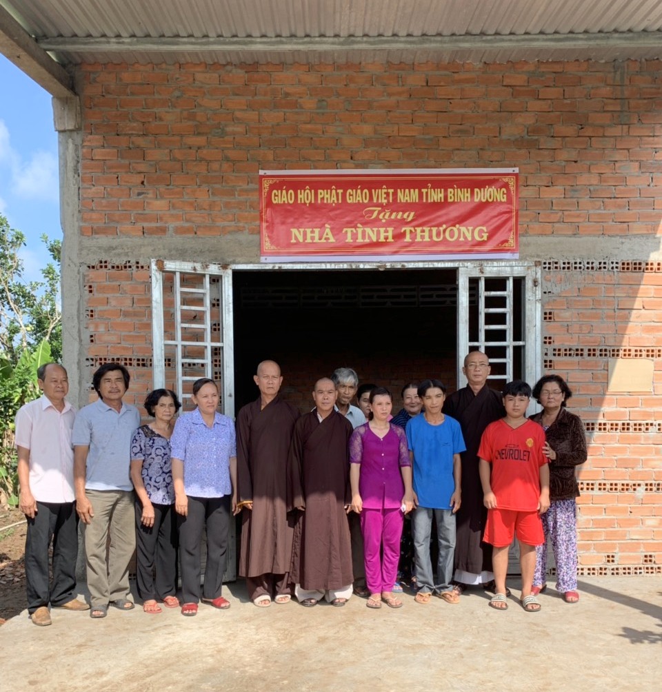 Bến Tre: Trao nhà tình thương cho hộ nghèo