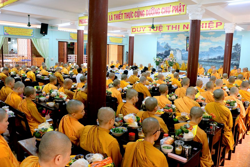 TP.HCM: Tịnh xá Ngọc Châu cúng dường trường hạ tổ đình Ngọc Phương