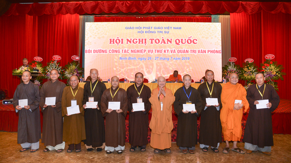 Bế mạc và trao chứng chỉ Hội nghị toàn quốc về bồi dưỡng nghiệp vụ thư ký