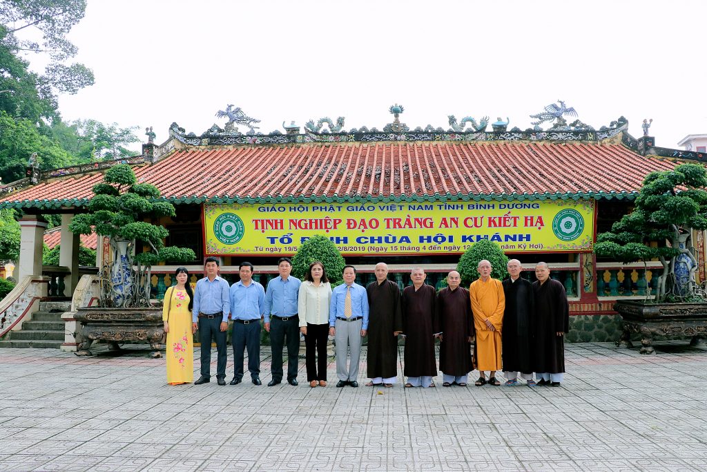Bình Dương: Ban Tôn giáo tỉnh viếng thăm và chúc mừng các Trường hạ trong tỉnh