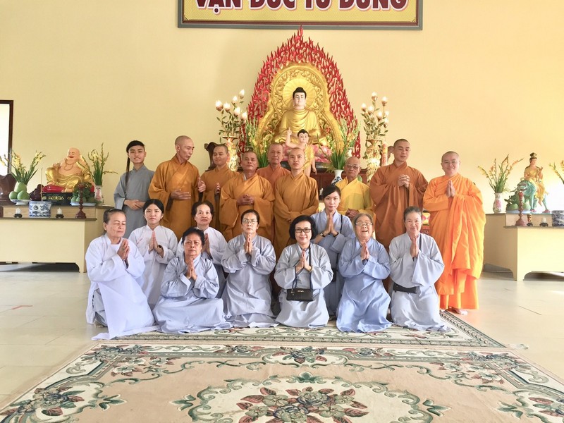 Đồng Nai: Tịnh xá Long Hoà cúng dường các trường hạ