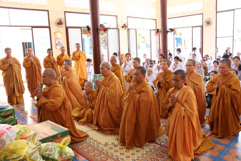 TP.HCM: Các Tịnh xá tỉnh Tây Ninh cúng dường trường hạ Tổ đình Ngọc Phương