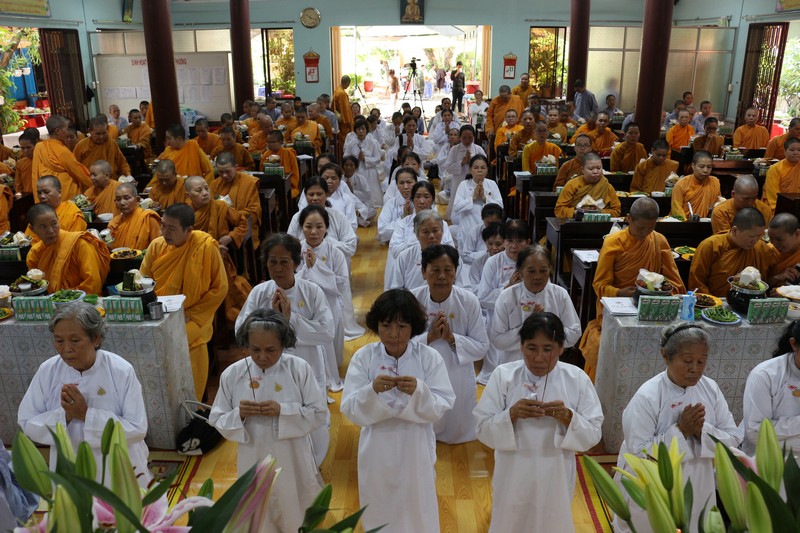 TP.HCM: Tịnh xá Ngọc Tháp, Tịnh xá Mỹ Đức, Chùa Kim Liên cúng dường trường hạ Tổ đình Ngọc Phương