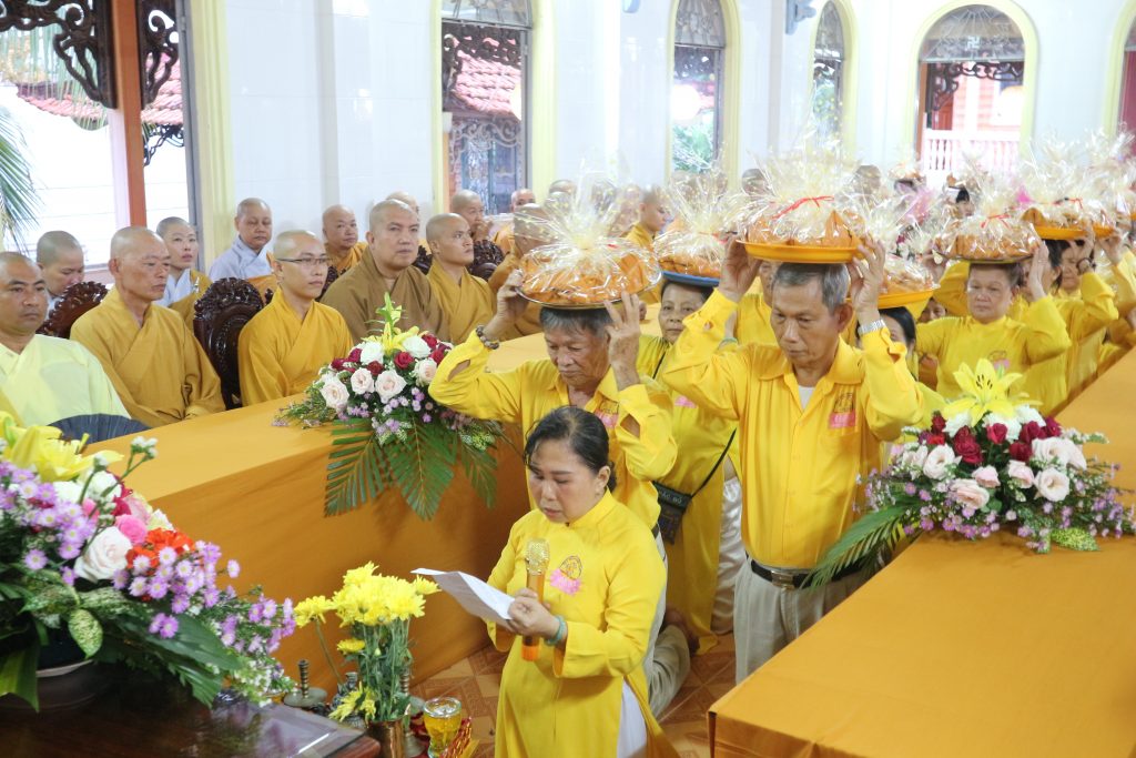 Bến Tre: Tịnh Xá Ngọc Thuận, TP. Bến Tre dâng Pháp Y Ca Sa nhân mùa Báo hiếu – Vu Lan PL. 2563
